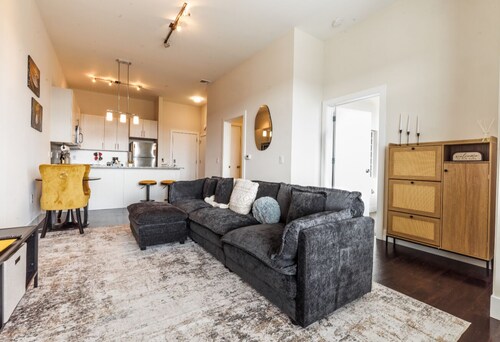 Chic 2-bedroom apartment with WiFi, AC in fabulous Norristown