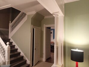 Interior - Charming 1-bedroom within an historic mansion with WiFi, AC in Quincy (Quincy)