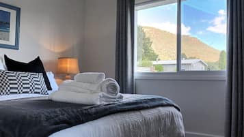 2 slaapkamers, een strijkplank/strijkijzer, gratis wifi, beddengoed