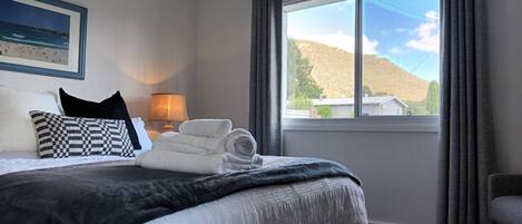 2 bedrooms, iron/ironing board, free WiFi, bed sheets