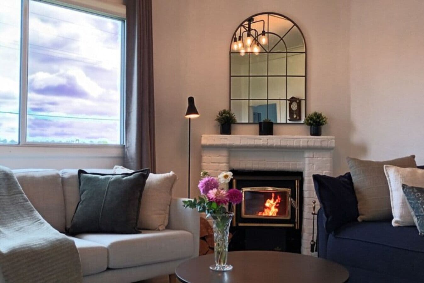 Smart TV, fireplace, DVD player, books