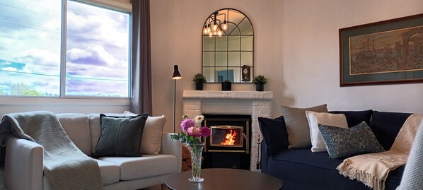 Smart TV, fireplace, DVD player, books - Fair Havens Cottage Kandos (Kandos)