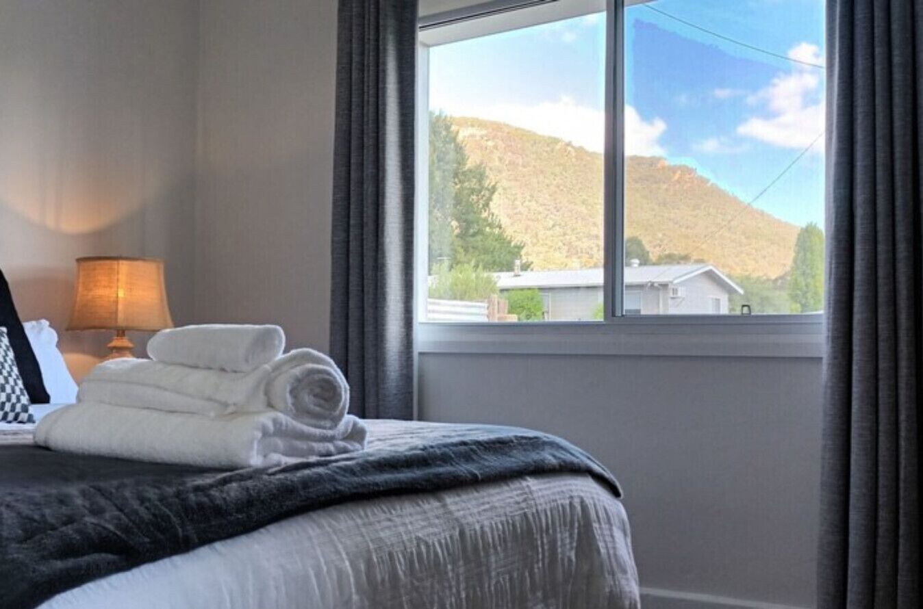 Silitysrauta/-lauta, ilmainen Wi-Fi, vuodevaatteet