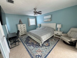 1 soverom, skrivebord, strykejern/-brett og wi-fi