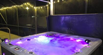 Poolside King Private Room in PSL