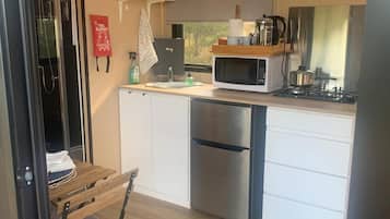 Fridge, microwave, stovetop, toaster