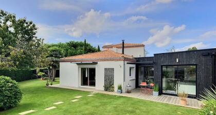 Maison 4 chambres piscine et jacuzzi