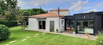 4-bedroom house with pool and jacuzzi