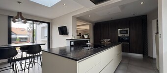 4-bedroom house with pool and jacuzzi