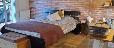 4 dormitoris, planxa i posts de planxar, un bressol de viatge i wifi