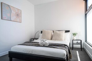 2 habitaciones, tabla de planchar con plancha, wifi y ropa de cama 