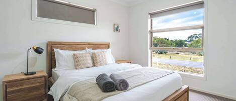 3 Schlafzimmer, Schreibtisch, Bügeleisen/Bügelbrett, WLAN