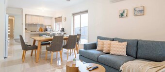 Modern 3B2B1C Home in Doreen