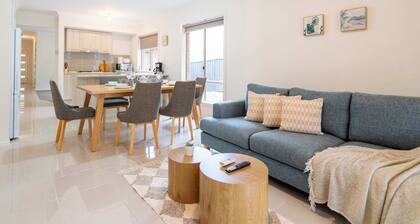 Modern 3B2B1C Home in Doreen