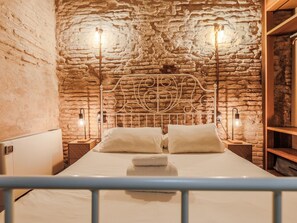 2 chambres, fer et planche à repasser, accès à Internet, literie fournie