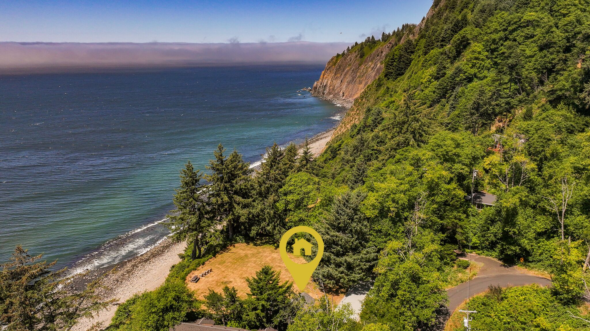 Una spiaggia nelle vicinanze