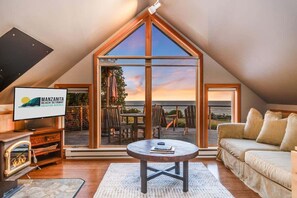 Unclassified image, 4 of 57, button