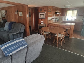 Smart TV, fireplace, books - Catfish Cove at Watts bar Lake (Rockwood)