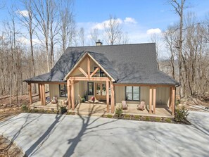 Exterior - Emerald Lodge | Large Mtn Cabin | Hot Tub + Views (south pittsburg)