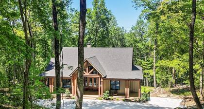 Emerald Lodge | Large Mtn Cabin | Hot Tub + Views
