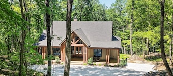Emerald Lodge | Large Mtn Cabin | Hot Tub + Views