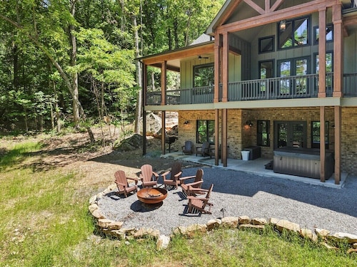 Emerald Lodge | Large Mtn Cabin | Hot Tub + Views