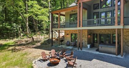 Emerald Lodge | Large Mtn Cabin | Hot Tub + Views