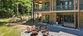 Emerald Lodge | Large Mtn Cabin | Hot Tub + Views