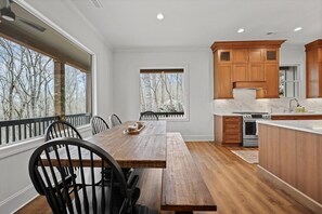 Dining - Emerald Lodge | Large Mtn Cabin | Hot Tub + Views (south pittsburg)