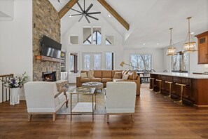 Smart TV, fireplace
