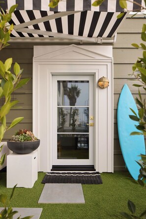Exterior detail - Entire Home in Manhattan Beach (Manhattan Beach)