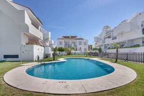 Pool - Apartment 'Con Piscina En Playa Islantilla' with Sea View, Shared Pool and Wi-Fi (Islantilla)