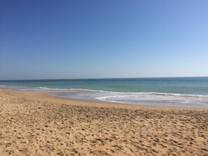 Beach nearby - Apartment 'Con Piscina En Playa Islantilla' with Sea View, Shared Pool and Wi-Fi (Islantilla)