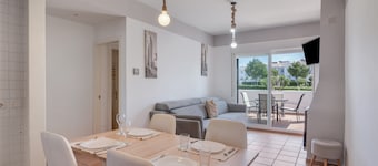 Apartment 'Con Piscina En Playa Islantilla' with Sea View, Shared Pool and Wi-Fi