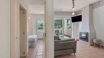 2 slaapkamers, een strijkplank/strijkijzer, gratis wifi, beddengoed