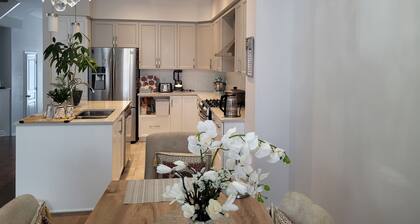 3-bedroom townhome in charming Ottawa with WiFi, AC. Start your vacation now