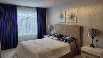 3 habitaciones, tabla de planchar con plancha, wifi y ropa de cama