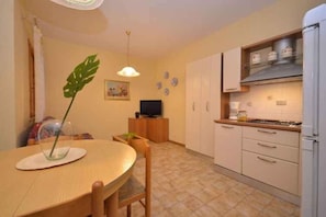 Fridge, microwave, stovetop, coffee/tea maker - Holiday apartment with a/c (Bibione)
