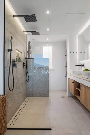 Douche, séchoir à cheveux