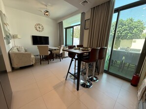 Villa, byutsikt | Oppholdsområde