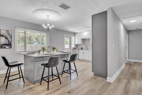 Hot Tub, Fire Pit, Near the Beach!