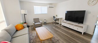 Cozy home, Walk to Lake, Food & Shops, EV Charger