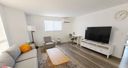 Cozy home, Walk to Lake, Food & Shops, EV Charger