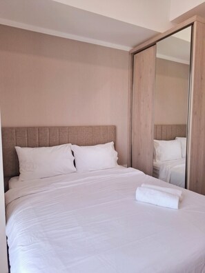 Luxury Condo, 1 Queen Bed, Kitchenette, City View | 1 bedroom, premium bedding, memory foam beds, blackout drapes - Menara Jakarta Condo JI EXPO by Blezz (Jakarta)