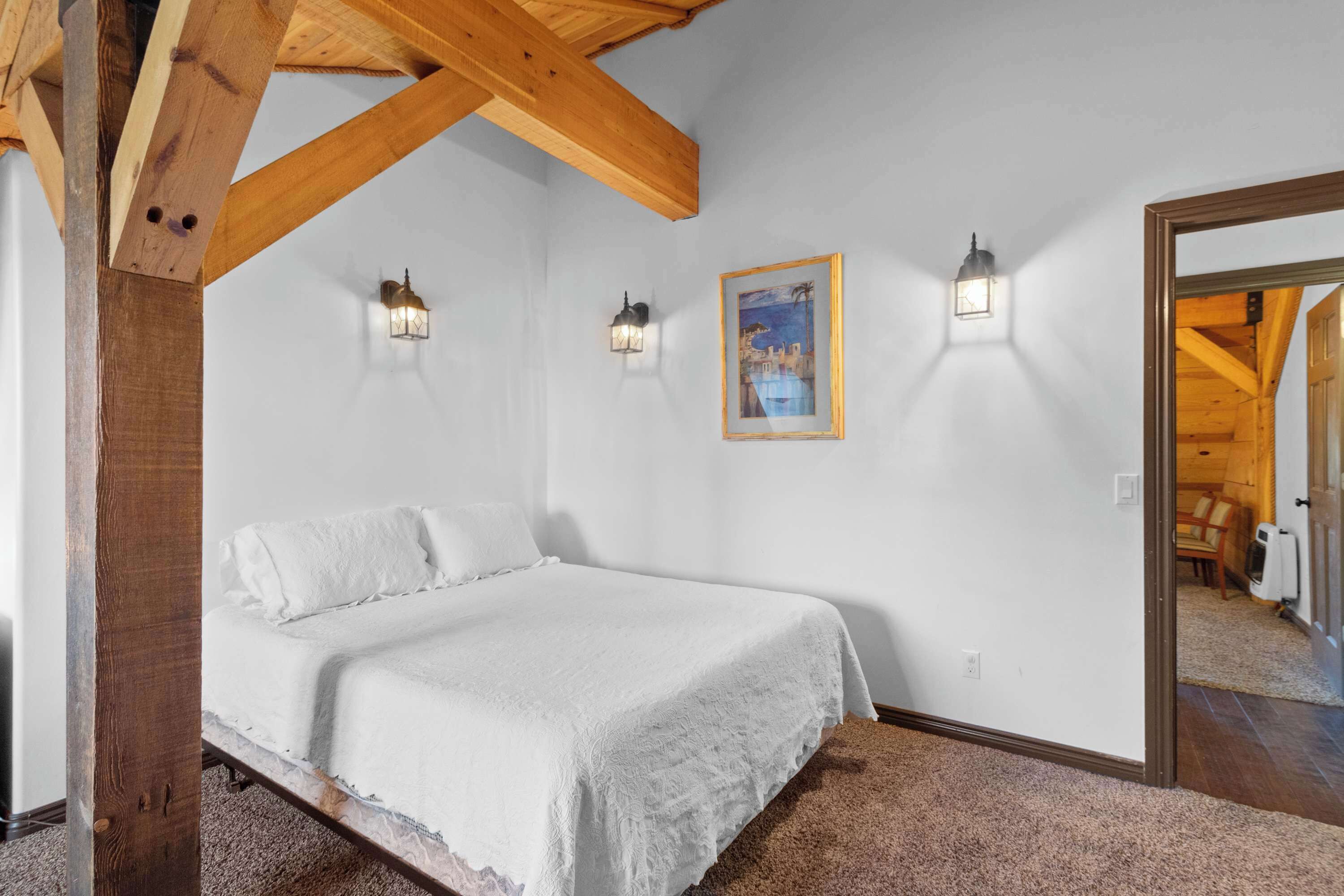 4 slaapkamers, een bureau, een strijkplank/strijkijzer, wifi