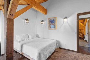 4 bedrooms, desk, iron/ironing board, WiFi