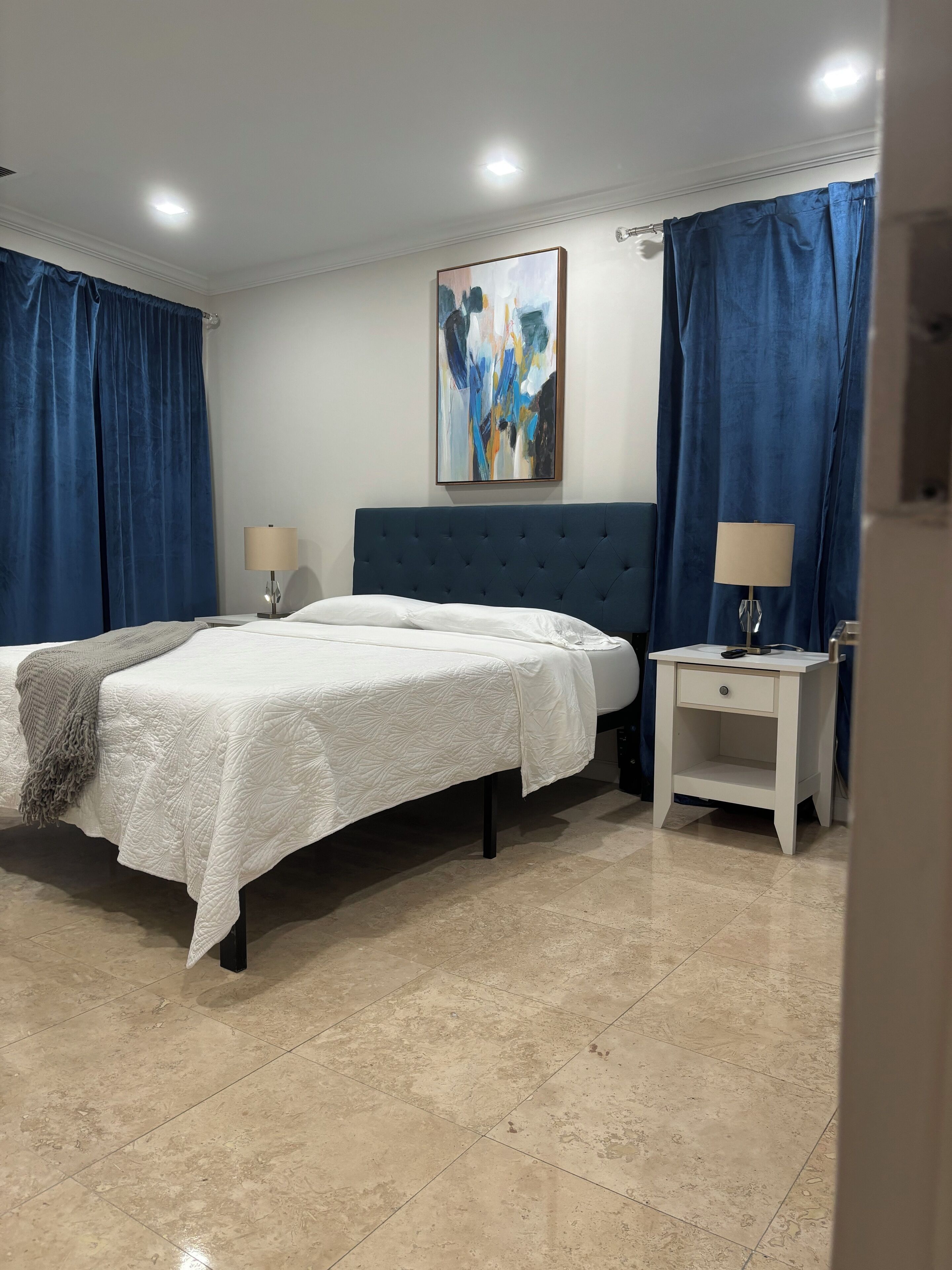 4 bedrooms, iron/ironing board, WiFi, bed sheets