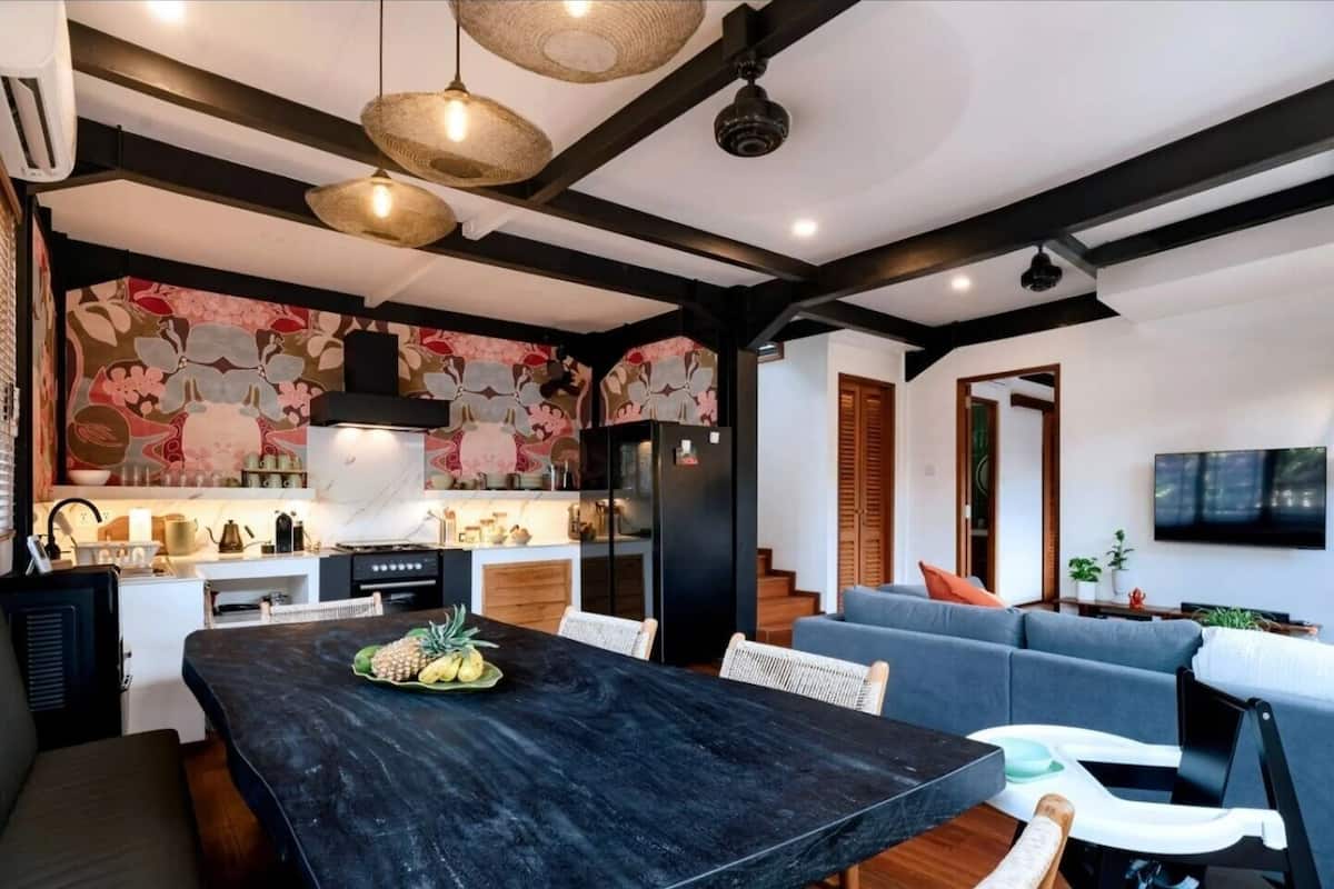 Vila, 3 quartos, piscina particular | Banheiro | Chuveiro, secador de cabelo, toalhas de banho, sabonete