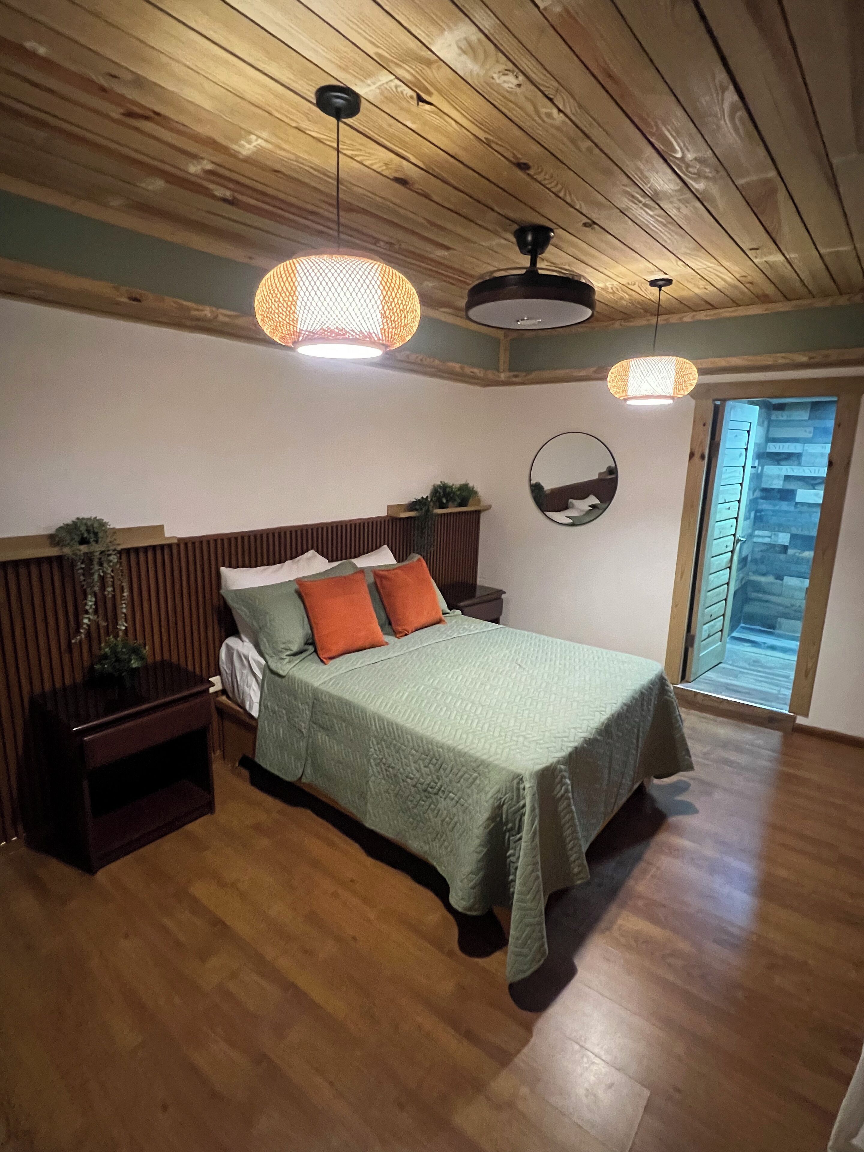 4 عدّة غرف نوم وواي فاي وملاءات أسرّة