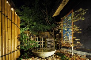 Exterior detail - Miro Shijo Kawaramachi Tei (Kyoto)